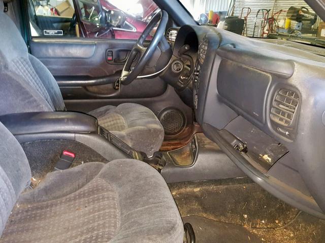 1GNDT13W9W2256317 - 1998 CHEVROLET BLAZER GREEN photo 5