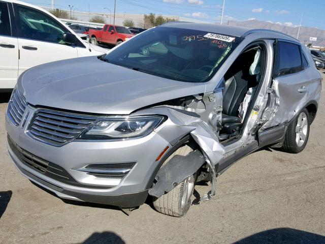 5LMCJ1A98FUJ19907 - 2015 LINCOLN MKC SILVER photo 2