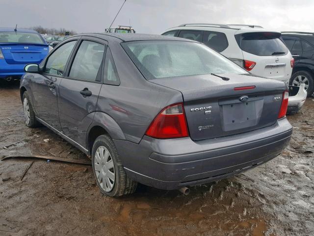 1FAFP34N05W101255 - 2005 FORD FOCUS ZX4 GRAY photo 3
