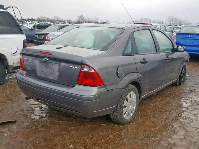 1FAFP34N05W101255 - 2005 FORD FOCUS ZX4 GRAY photo 4