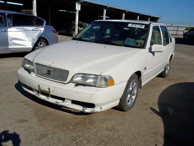 YV1LS55A8X1601807 - 1999 VOLVO S70 WHITE photo 2