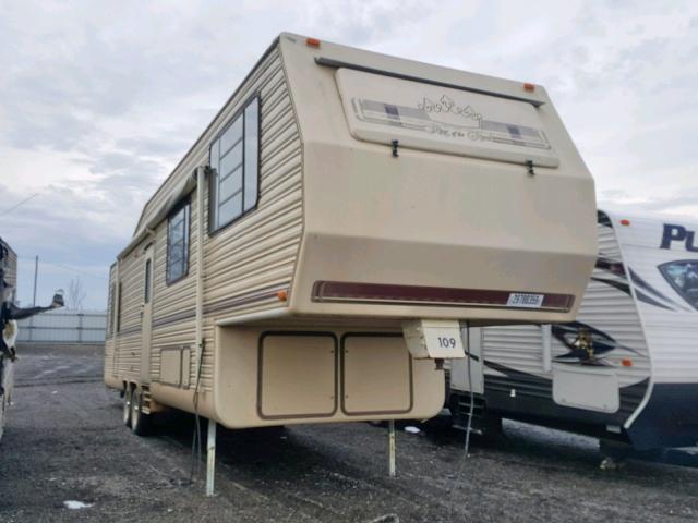 1DR1F3621KB003796 - 1989 KING 5TH WHEEL WHITE photo 1