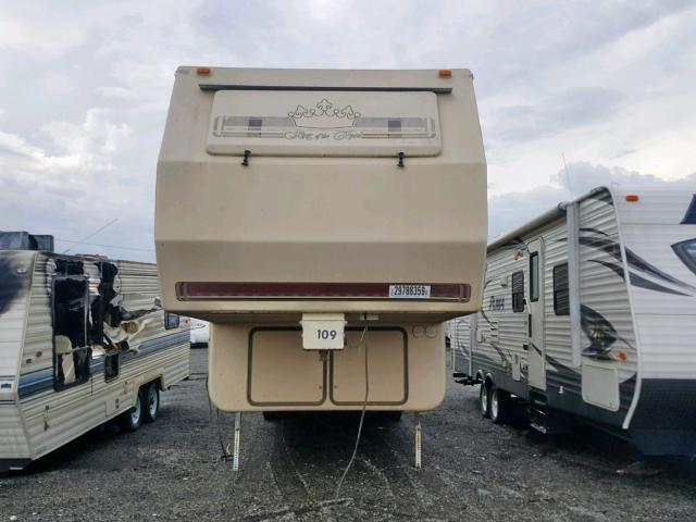 1DR1F3621KB003796 - 1989 KING 5TH WHEEL WHITE photo 2