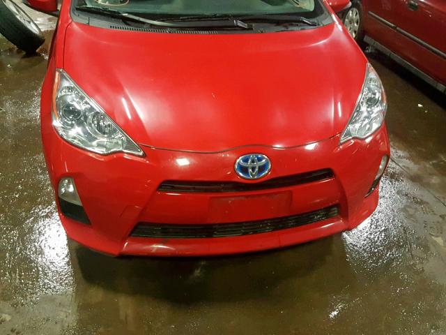 JTDKDTB36E1572388 - 2014 TOYOTA PRIUS C RED photo 7