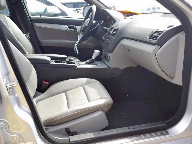 WDDGF54XX8R012820 - 2008 MERCEDES-BENZ C300 SILVER photo 5