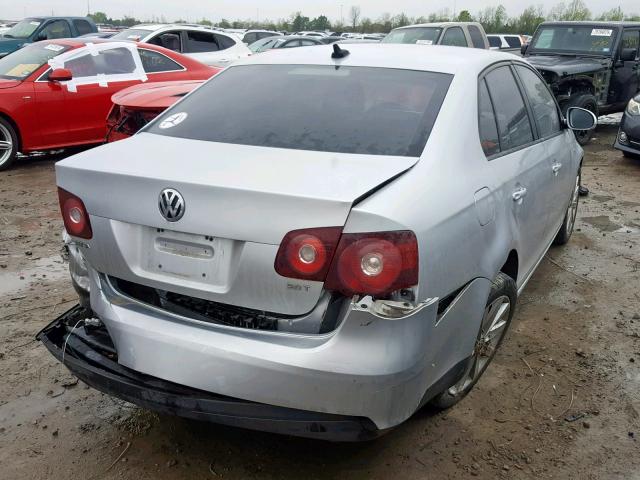 3VWRJ7AJ6AM074040 - 2010 VOLKSWAGEN JETTA WOLF SILVER photo 4