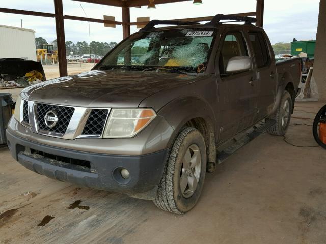 1N6AD07U46C402674 - 2006 NISSAN FRONTIER C GOLD photo 2