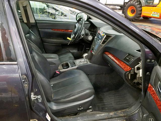 4S4BREKC6B2367118 - 2011 SUBARU OUTBACK 3. GRAY photo 5