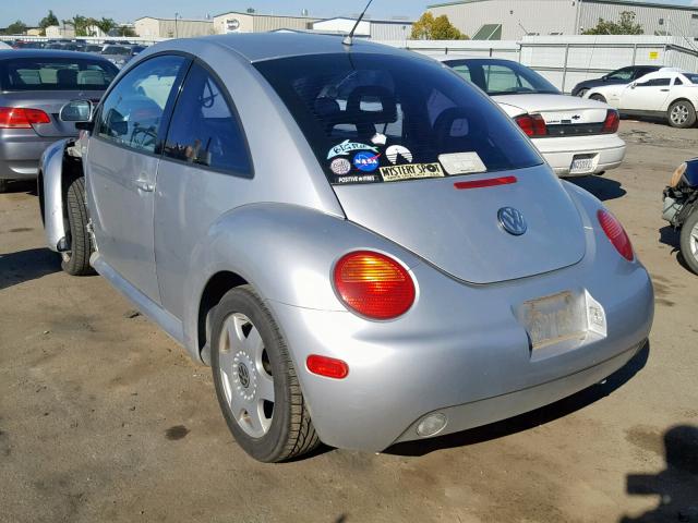 3VWCC21C8YM402119 - 2000 VOLKSWAGEN NEW BEETLE ვერცხლისფერი ფოტო 3