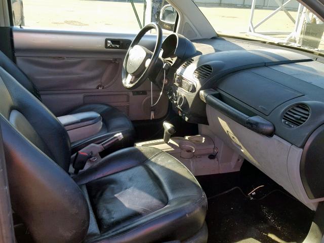 3VWCC21C8YM402119 - 2000 VOLKSWAGEN NEW BEETLE ვერცხლისფერი ფოტო 5