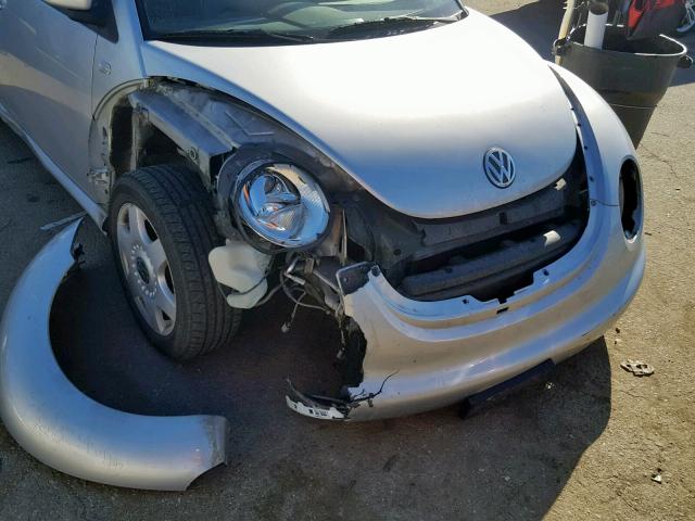 3VWCC21C8YM402119 - 2000 VOLKSWAGEN NEW BEETLE ვერცხლისფერი ფოტო 9