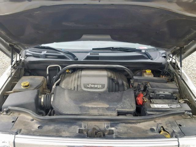 1J8HG58256C145696 - 2006 JEEP COMMANDER SILVER photo 7