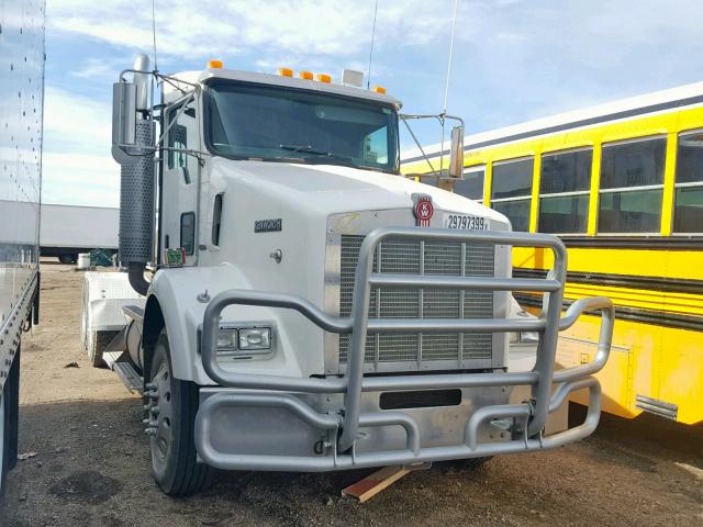 1XKDDB9X75J106176 - 2005 KENWORTH CONSTRUCTI WHITE photo 1