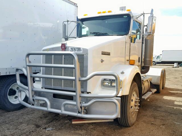 1XKDDB9X75J106176 - 2005 KENWORTH CONSTRUCTI WHITE photo 2