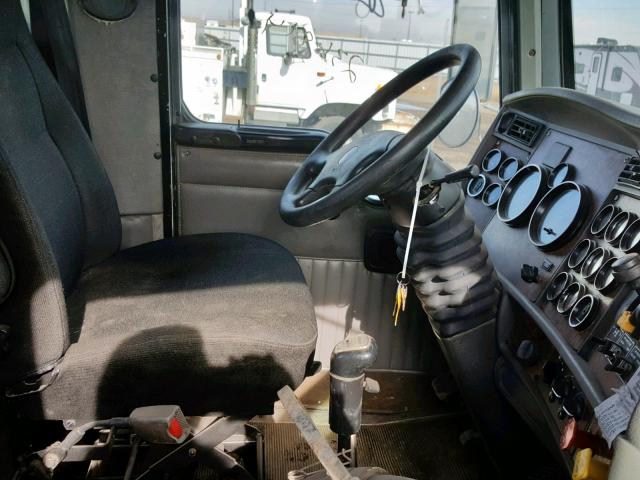 1XKDDB9X75J106176 - 2005 KENWORTH CONSTRUCTI WHITE photo 5