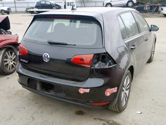 WVWKP7AU7GW914767 - 2016 VOLKSWAGEN E-GOLF SE BLACK photo 4