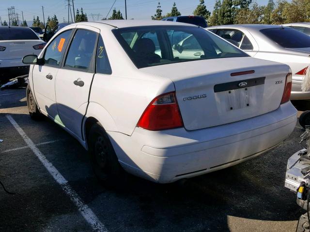 1FAFP34N56W244803 - 2006 FORD FOCUS ZX4 WHITE photo 3