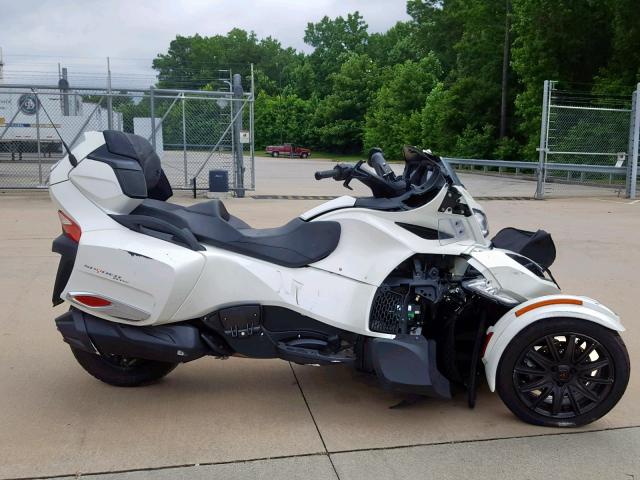 2BXNBDD23HV005236 - 2017 CAN-AM SPYDER ROA WHITE photo 1