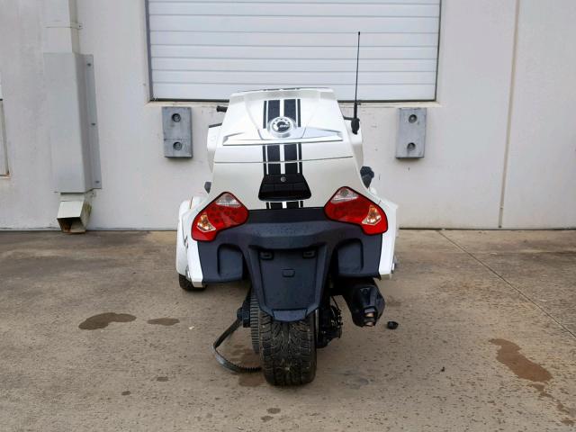 2BXNBDD23HV005236 - 2017 CAN-AM SPYDER ROA WHITE photo 4