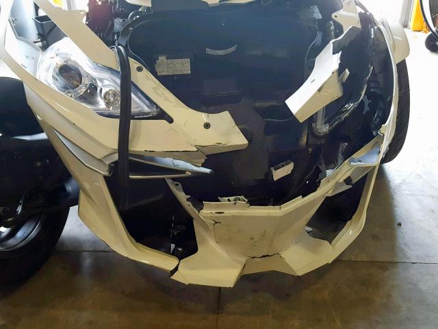 2BXNBDD23HV005236 - 2017 CAN-AM SPYDER ROA WHITE photo 9