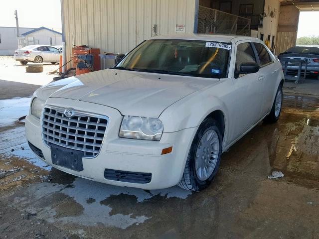 2C3KA43R77H774201 - 2007 CHRYSLER 300 WHITE photo 2