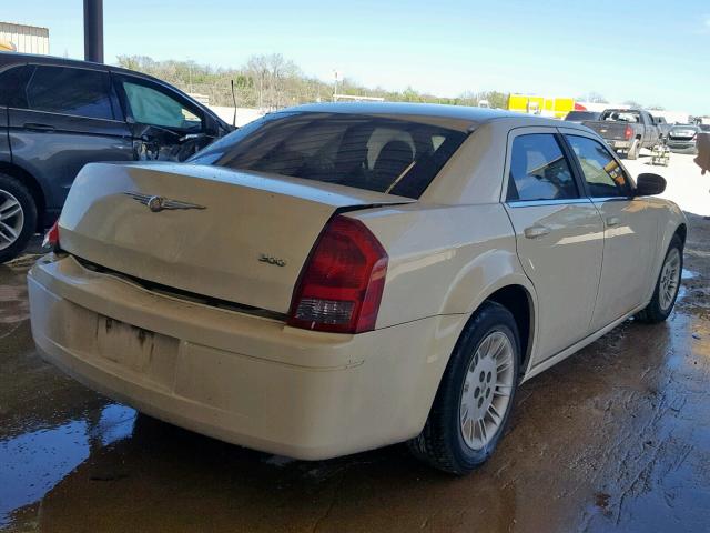 2C3KA43R77H774201 - 2007 CHRYSLER 300 WHITE photo 4