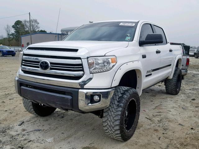 5TFDW5F17GX564257 - 2016 TOYOTA TUNDRA CRE WHITE photo 2