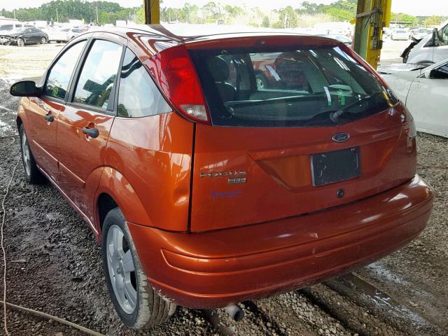 3FAFP37N65R117961 - 2005 FORD FOCUS ZX5 ORANGE photo 3