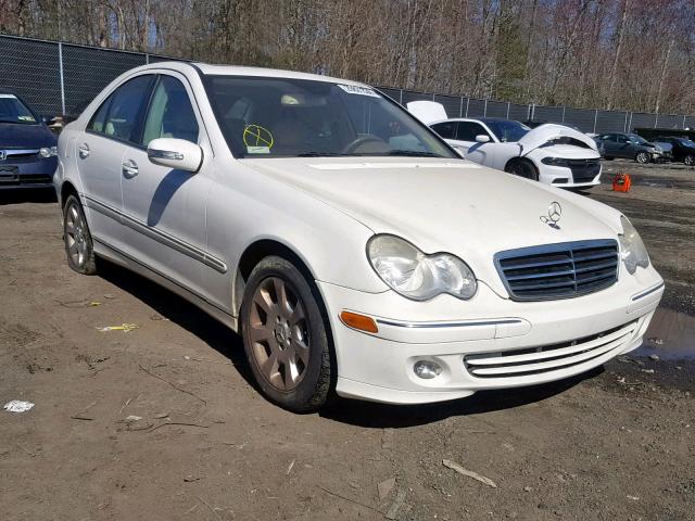 WDBRF61J05A765337 - 2005 MERCEDES-BENZ C 240 WHITE photo 1