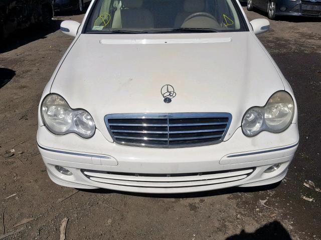 WDBRF61J05A765337 - 2005 MERCEDES-BENZ C 240 WHITE photo 9