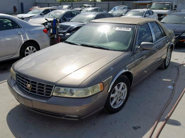 1G6KS54Y83U152267 - 2003 CADILLAC SEVILLE SL GOLD photo 2