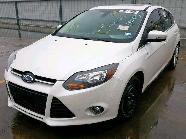 1FAHP3N21CL329678 - 2012 FORD FOCUS TITA WHITE photo 2