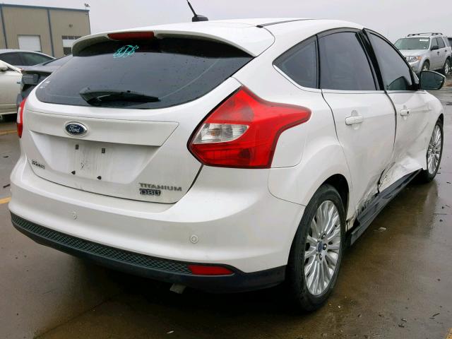 1FAHP3N21CL329678 - 2012 FORD FOCUS TITA WHITE photo 4