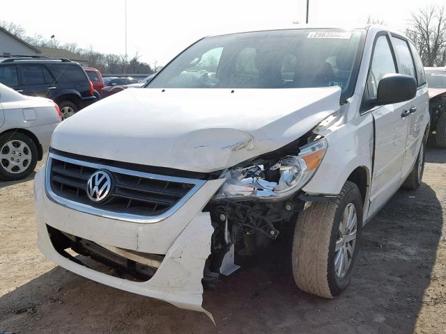 2V8HW44159R559126 - 2009 VOLKSWAGEN ROUTAN S WHITE photo 2