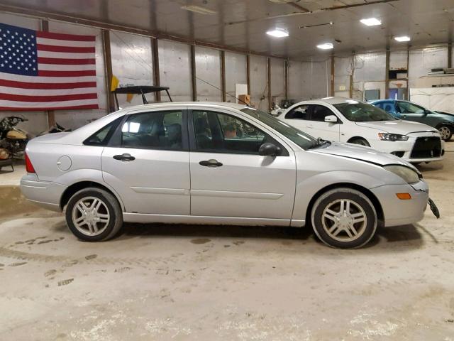 1FAFP343X4W193620 - 2004 FORD FOCUS SE C SILVER photo 9