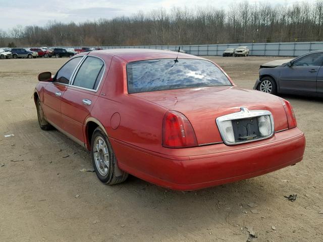 1LNFM82W3WY660361 - 1998 LINCOLN TOWN CAR S RED photo 3