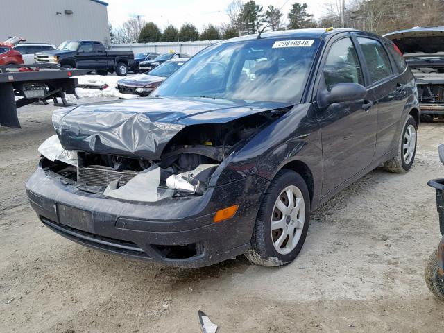 3FAFP37N25R123126 - 2005 FORD FOCUS ZX5 BLACK photo 2