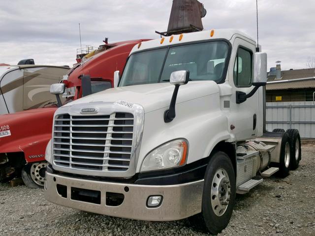 1FUJGEDRXDLFF4535 - 2013 FREIGHTLINER CASCADIA 1 WHITE photo 2