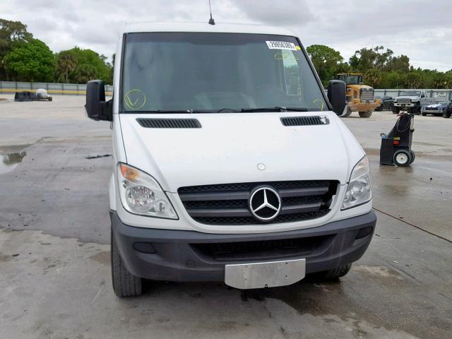 WD3PE7CCXB5553298 - 2011 MERCEDES-BENZ SPRINTER 2 WHITE photo 9