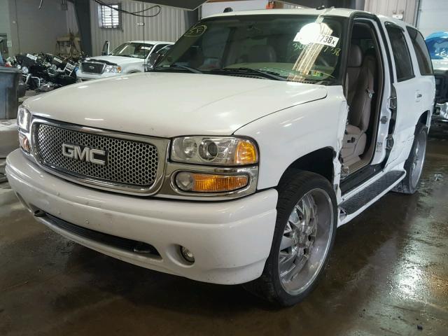 1GKEK63U45J185824 - 2005 GMC YUKON DENA WHITE photo 2