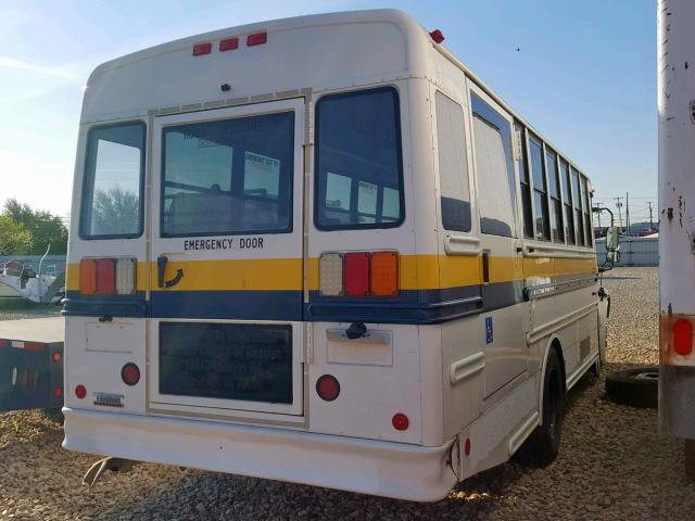 4UZABPDJ19CAB5154 - 2009 FREIGHTLINER CHASSIS B2 WHITE photo 4