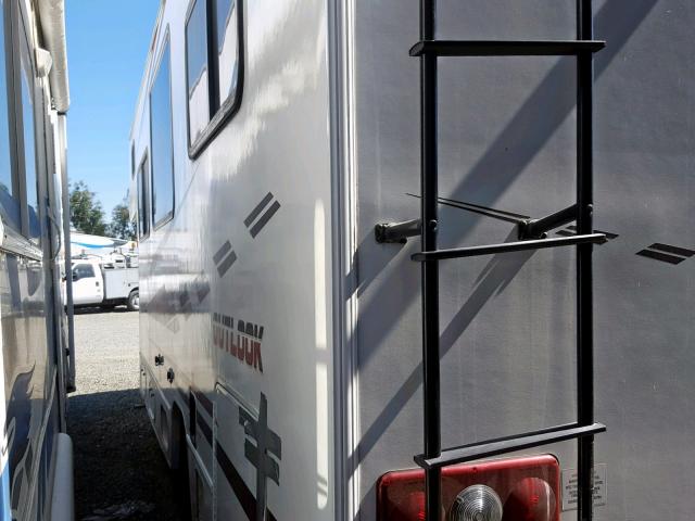 1FDWE3FS1JDC31338 - 2019 WINNEBAGO MOTORHOME WHITE photo 3