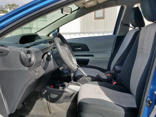 JTDKDTB33E1572140 - 2014 TOYOTA PRIUS C BLUE photo 5