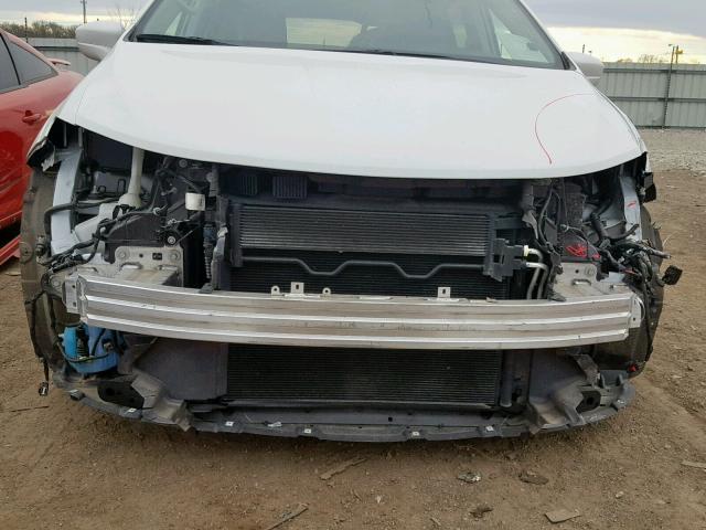 2C4RC1BG7HR524102 - 2017 CHRYSLER PACIFICA T WHITE photo 9