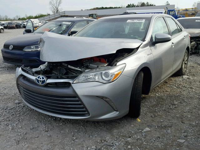 4T1BD1FK7FU145349 - 2015 TOYOTA CAMRY HYBR SILVER photo 2