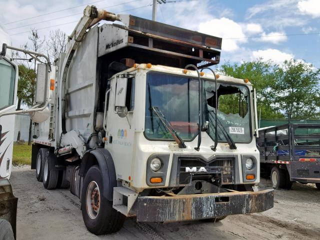 1M2AV02C2FM012709 - 2015 MACK 600 MRU600 WHITE photo 1