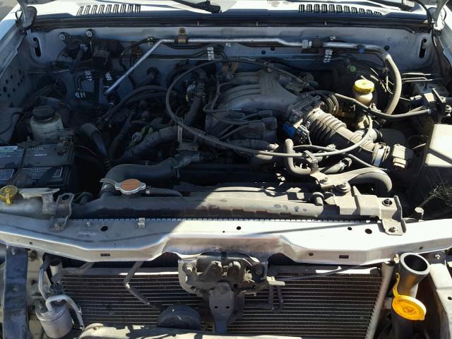 1N6ED27T41C375702 - 2001 NISSAN FRONTIER C GRAY photo 7