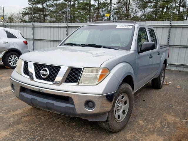 1N6AD07U67C425049 - 2007 NISSAN FRONTIER C GRAY photo 2