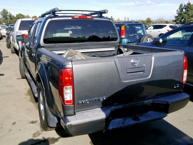 1N6AD07U46C423637 - 2006 NISSAN FRONTIER C GRAY photo 3