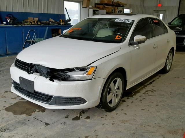 3VWLL7AJXDM385135 - 2013 VOLKSWAGEN JETTA TDI WHITE photo 2